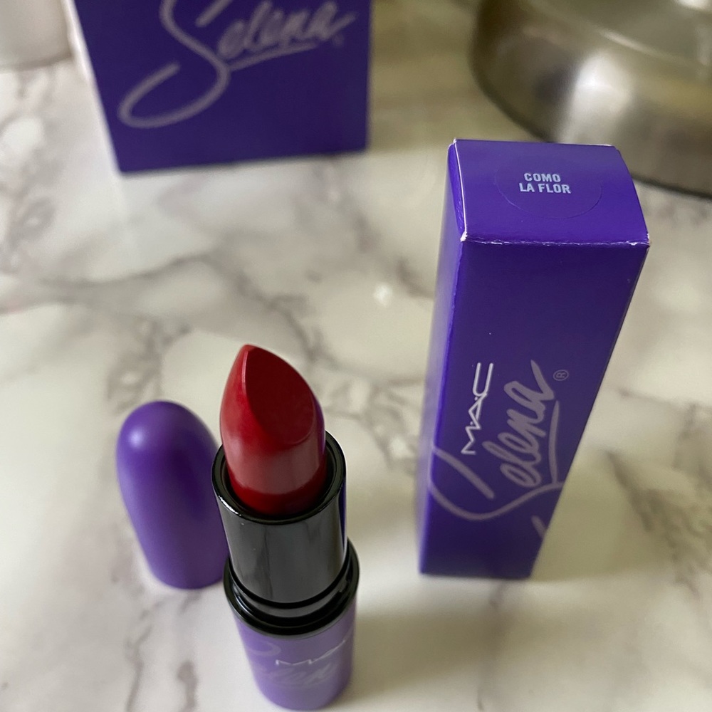 Mac x Selena como la flor lipstick
